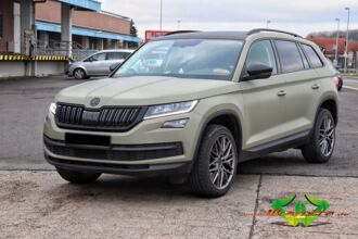 wrappsta.de-carwrapping-vollfolierung-Skoda_Kodiaq-matt_khaki_green-ravenblack_carbon-scheibentoenung-02.jpg