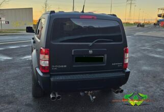 wrappsta.de-carwrapping-vollfolierung-dodge_nitro-matt_black-satin_red-05.jpg