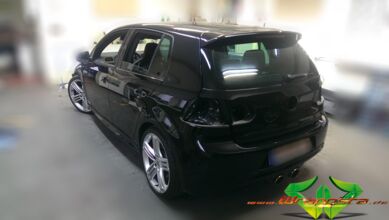 wrappsta.de_carwrapping-VW-R_blue-chrome_02.jpg