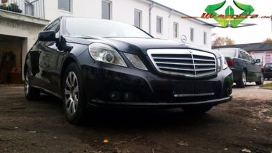 wrappsta.de_carwrapping-autofolierung_Mercedes-e-klasse_glanz-schwarz_06.jpg