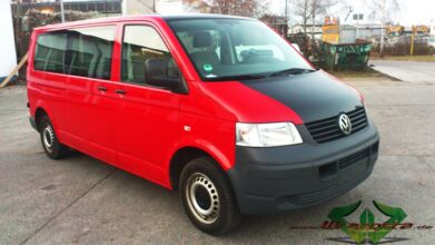 wrappsta.de_carwrapping-autofolierung_VW-T5_blut-rot_glanz-schwarz_02.jpg