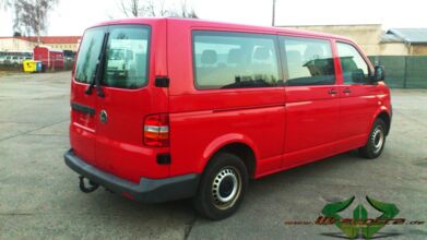 wrappsta.de_carwrapping-autofolierung_VW-T5_blut-rot_glanz-schwarz_05.jpg