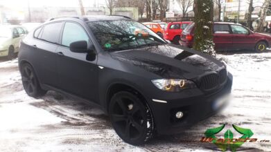 wrappsta.de_carwrapping-autofolierung_bmw-x6_ultra-matt-schwarz_glanz-schwarz-04.jpg