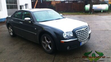 wrappsta.de_carwrapping-autofolierung_chrysler-300c_weiss-carbon_03.jpg