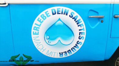 wrappsta.de_carwrapping-autofolierung_vw-bulli_hell-blau_glanz-weiss_11.jpg