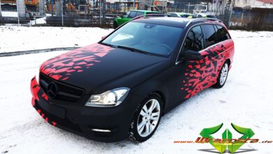 wrappsta.de_carwrapping-vollfolierung_Mercedes-c-klasse-frozen-red-chrome_04.jpg