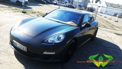 wrappsta.de_carwrapping-vollfolierung_Porsche-Panamera_Gloss-Morpheus-Black_05.jpg