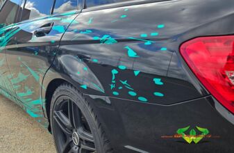 wrappsta.de-carwrapping-vollfolierung-mercedes_t_model-ultimate_black_gloss-emerald_green-22.jpg