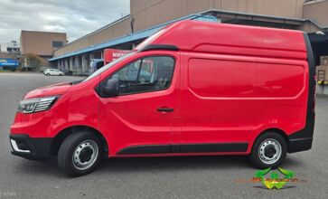 wrappsta.de-carwrapping-vollfolierung-renault_traffic-carmin_red-09.jpg