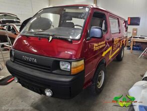 wrappsta.de-carwrapping-vollfolierung-toyota_hiace-gloss_burgundy-beschriftung-06.jpg