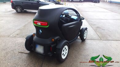 wrappsta.de_carwrapping-autofolierung_renault-twizy_matt-schwarz_gruen-carbon_09.jpg