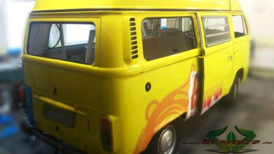 wrappsta.de_carwrapping-autofolierung_vw-bulli_hell-blau_glanz-weiss_02.jpg