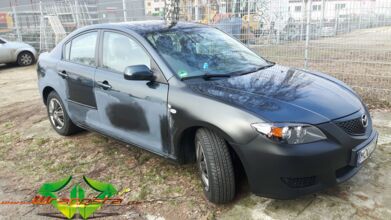 wrappsta.de_carwrapping-vollfolierung_mazda-3-emerald-green_blaze-orange_02.jpg