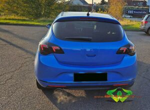 wrappsta.de-carwrapping-vollfolierung-opel_astra_j-blue_diamond-glanz_schwarz-05.jpg