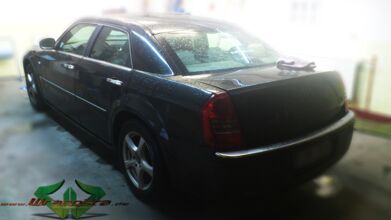 wrappsta.de_carwrapping-autofolierung_chrysler-300c_weiss-carbon_02.jpg