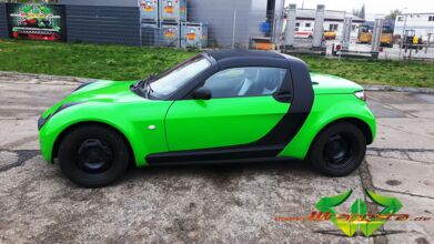 wrappsta.de_carwrapping-vollfolierung_smart-roadster_gruen-glanz_matte-schwarz_05.jpg
