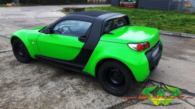 wrappsta.de_carwrapping-vollfolierung_smart-roadster_gruen-glanz_matte-schwarz_06.jpg