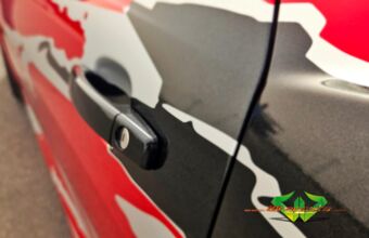 wrappsta.de-carwrapping-camaro-true_blood-blue_gem-white_pearl-metall_silver-10.jpg