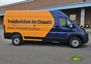 wrappsta.de-carwrapping-vollfolierung-peugeot_e_boxer-gloss_metallic_dark_blue-gloss_bright_orange-werbefolierung-02.jpg