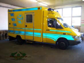 wrappsta.de_carwrapping-autofolierung_krankenwagen_gelb_blau_01.jpg
