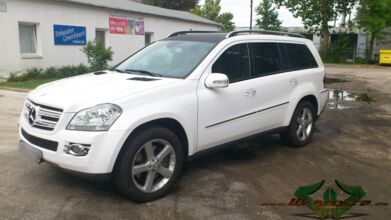 wrappsta.de_carwrapping-vollfolierung_Mercedes-gl_glanz-weiss_3d-carbon_03.jpg