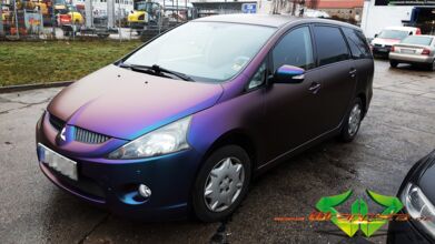 wrappsta.de_carwrapping-vollfolierung_mitsubishi-grandis-2005_rushing-riptide-cyan-purple_03.jpg