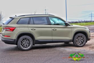 wrappsta.de-carwrapping-vollfolierung-Skoda_Kodiaq-matt_khaki_green-ravenblack_carbon-scheibentoenung-04.jpg