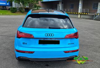 wrappsta.de-carwrapping-vollfolierung-audi_q5-gloss_light_blue-glanz_schwarz-bremssattel-06.jpg
