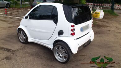 wrappsta.de_carwrapping-autofolierung_smart-brabus_glanz-weiss_07.jpg