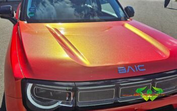 wrappsta.de-carwrapping-vollfolierung-baic_bj30-sunset_shift_glanz-12.jpg