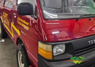 wrappsta.de-carwrapping-vollfolierung-toyota_hiace-gloss_burgundy-beschriftung-02.jpg