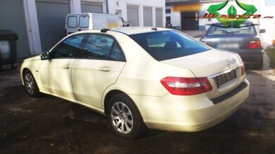 wrappsta.de_carwrapping-autofolierung_Mercedes-e-klasse_glanz-schwarz_02.jpg