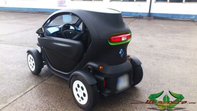 wrappsta.de_carwrapping-autofolierung_renault-twizy_matt-schwarz_gruen-carbon_07.jpg