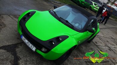 wrappsta.de_carwrapping-vollfolierung_smart-roadster_gruen-glanz_matte-schwarz_03.jpg