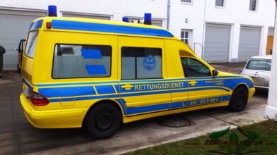 wrappsta.de_carwrapping_Mercedes-Binz_Krankentransportwagen_08.jpg