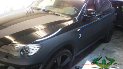 wrappsta.de_carwrapping-autofolierung_bmw-x6_ultra-matt-schwarz_glanz-schwarz-02.jpg