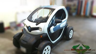 wrappsta.de_carwrapping-autofolierung_renault-twizy_matt-schwarz_gruen-carbon_01.jpg