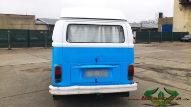 wrappsta.de_carwrapping-autofolierung_vw-bulli_hell-blau_glanz-weiss_09.jpg