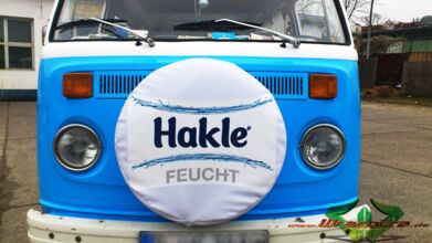 wrappsta.de_carwrapping-autofolierung_vw-bulli_hell-blau_glanz-weiss_12.jpg
