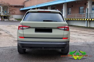 wrappsta.de-carwrapping-vollfolierung-Skoda_Kodiaq-matt_khaki_green-ravenblack_carbon-scheibentoenung-03.jpg