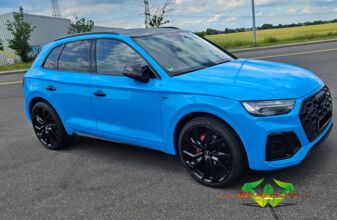 wrappsta.de-carwrapping-vollfolierung-audi_q5-gloss_light_blue-glanz_schwarz-bremssattel-05.jpg