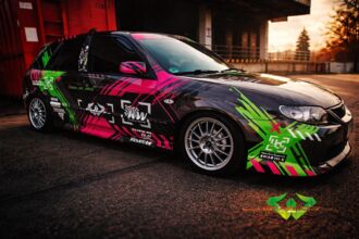 wrappsta.de-carwrapping-vollfolierung-mazda_323_f-digitaldruck-01.jpg