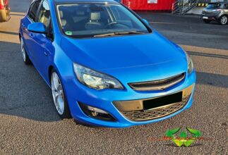 wrappsta.de-carwrapping-vollfolierung-opel_astra_j-blue_diamond-glanz_schwarz-02.jpg