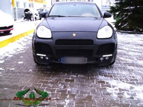 wrappsta.de_carwrapping-autofolierung_porsche-cayenne_glanz-schwarz_02.jpg