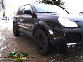 wrappsta.de_carwrapping-autofolierung_porsche-cayenne_glanz-schwarz_04.jpg