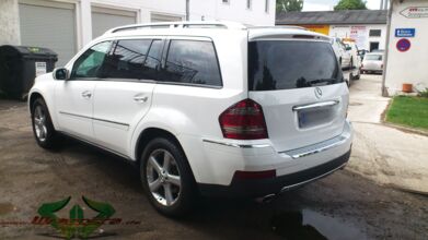 wrappsta.de_carwrapping-vollfolierung_Mercedes-gl_glanz-weiss_3d-carbon_05.jpg