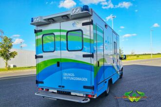 wrappsta.de-carwrapping-vollfolierung-mercedes_rtw-Werbedesign-05.jpg