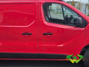 wrappsta.de-carwrapping-vollfolierung-renault_traffic-carmin_red-02.jpg