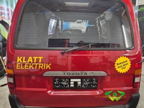 wrappsta.de-carwrapping-vollfolierung-toyota_hiace-gloss_burgundy-beschriftung-09.jpg