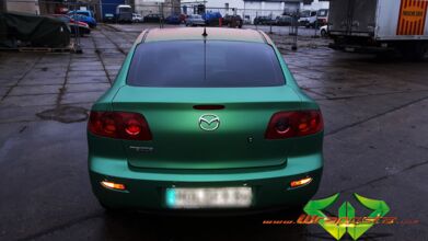 wrappsta.de_carwrapping-vollfolierung_mazda-3-emerald-green_blaze-orange_06.jpg